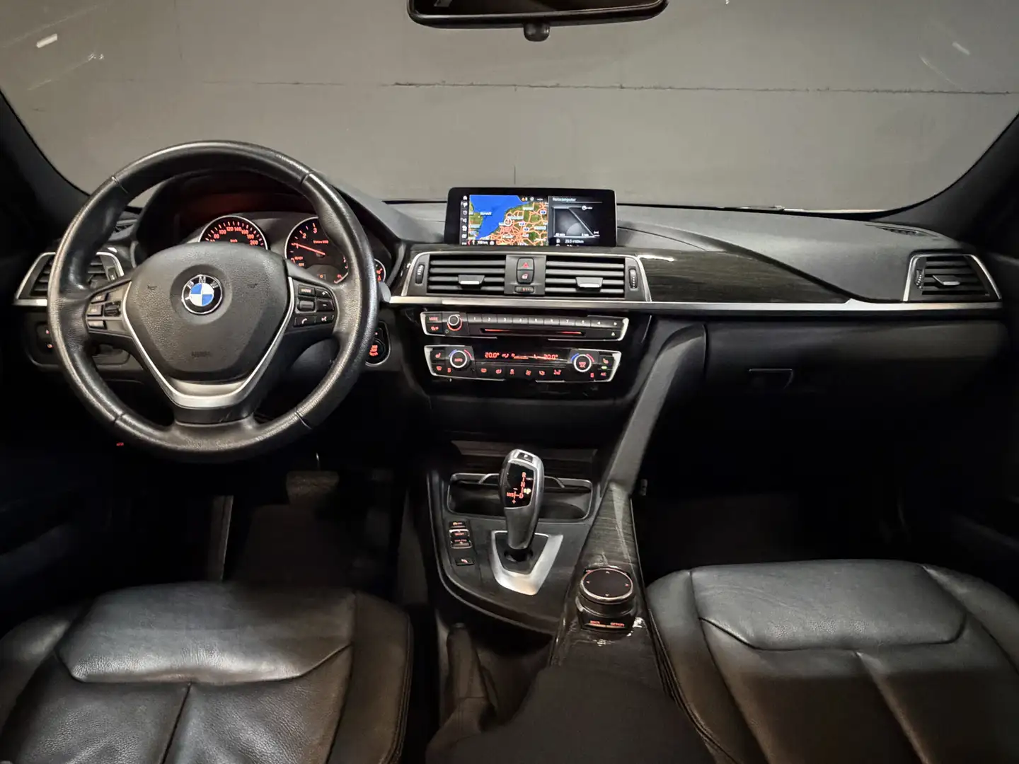 BMW 318 3-serie Touring 318i High Executive Automaat | Led Grau - 2