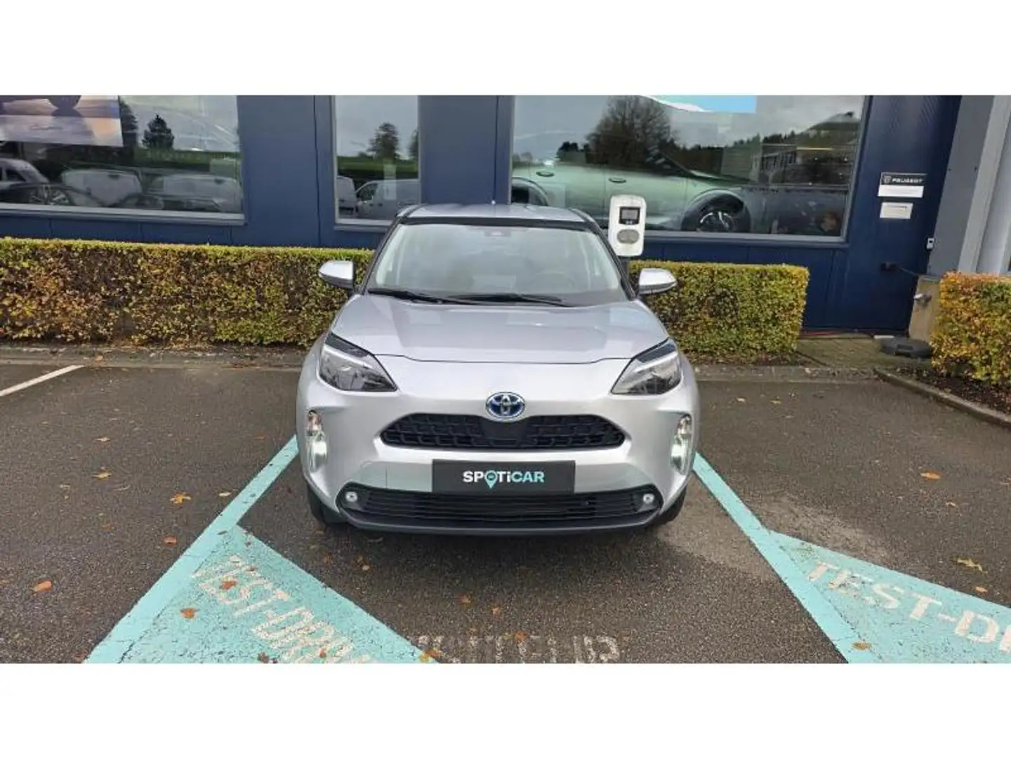 Toyota Yaris Cross Gris - 2