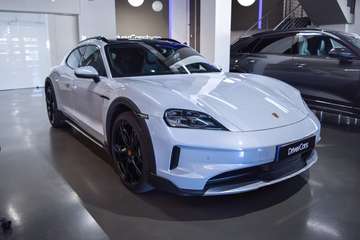 4 Cross Turismo
