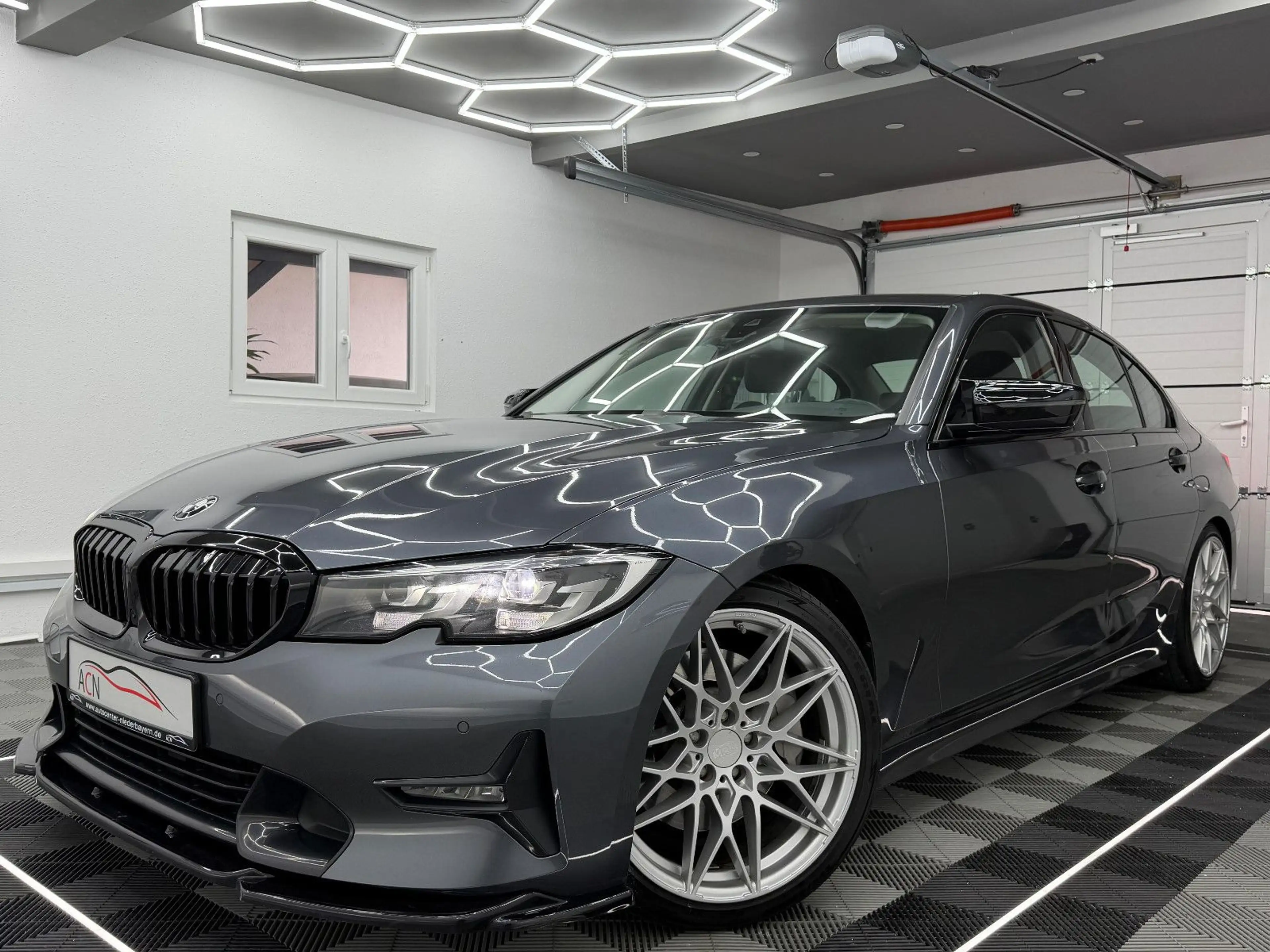 BMW 330 i LIMOUSINE/SPORT/LIVE COC/HiFi/AMBIENTE/H&R