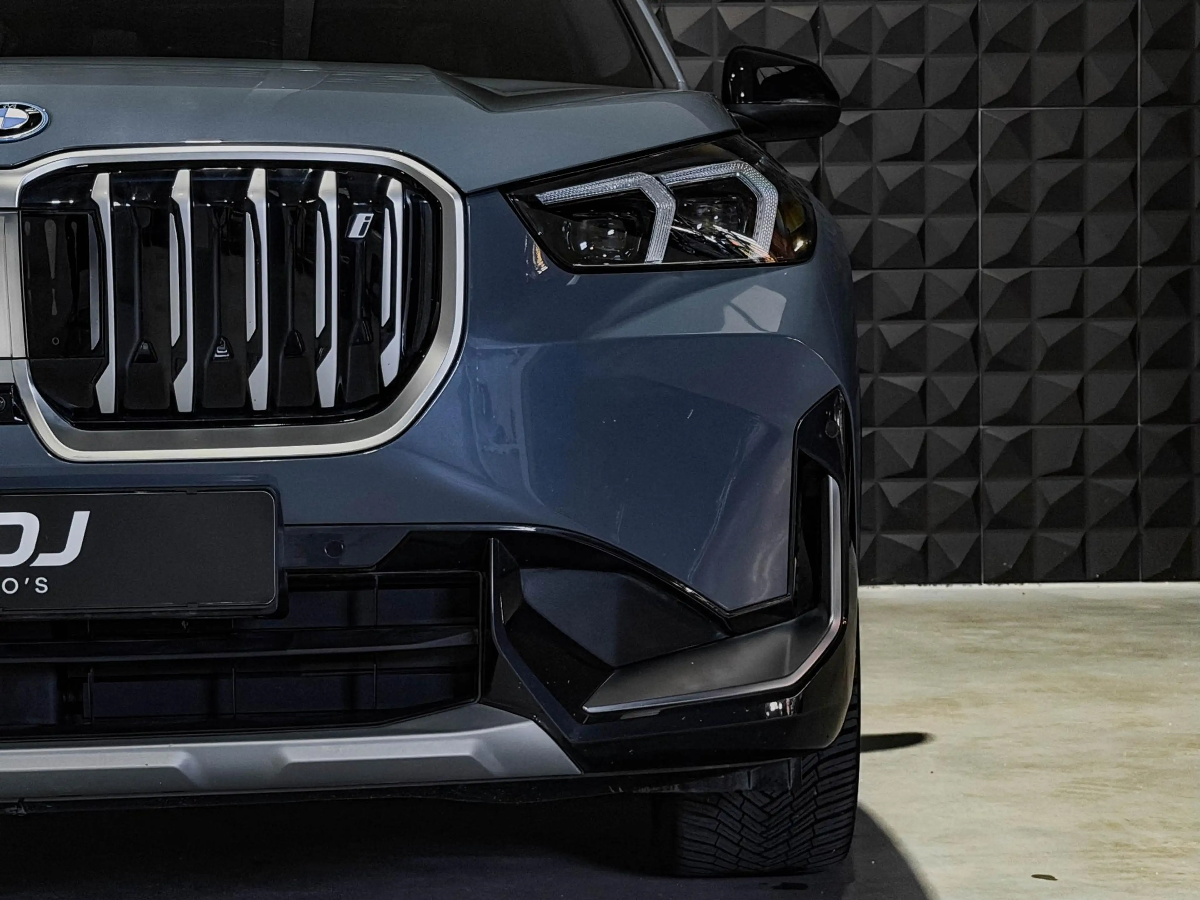 BMW iX1 xDrive30 Launch Ed. 67 kWh | Pano | 20"| Drive Pro — photo 30