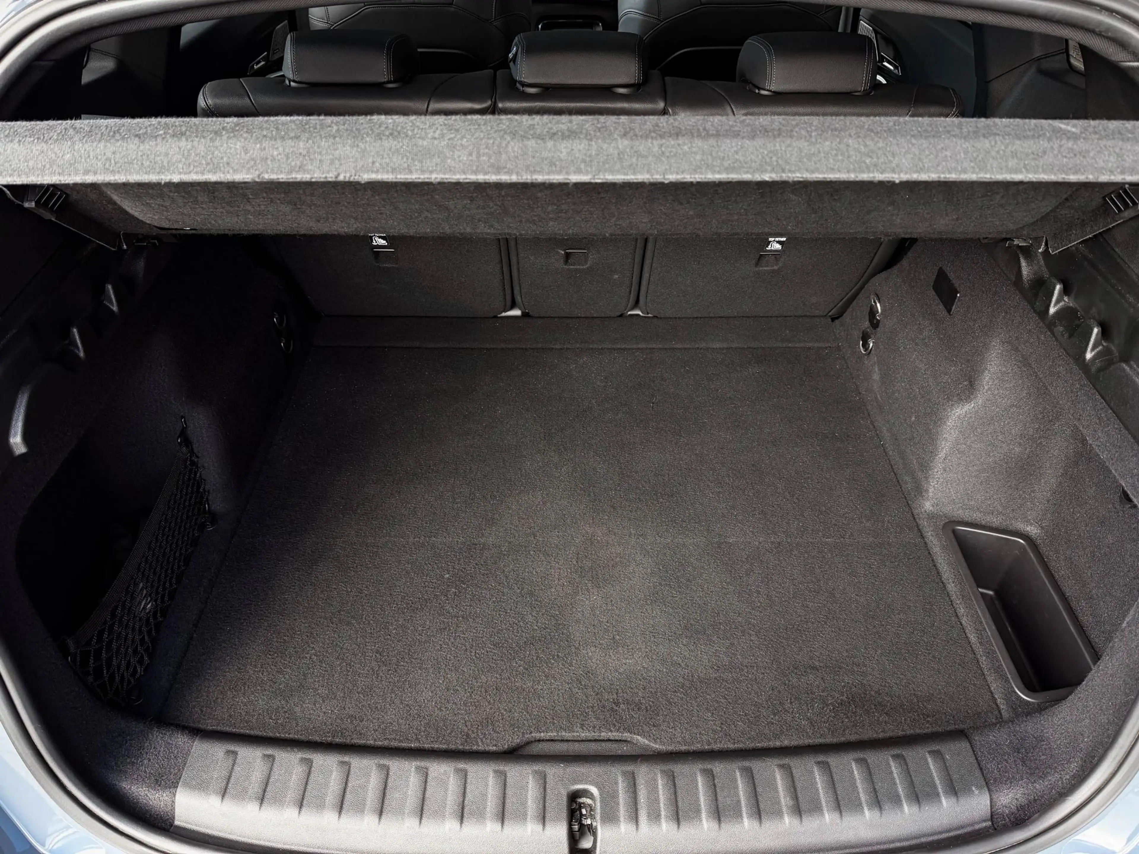 BMW iX1 xDrive30 Launch Ed. 67 kWh | Pano | 20"| Drive Pro — photo 39