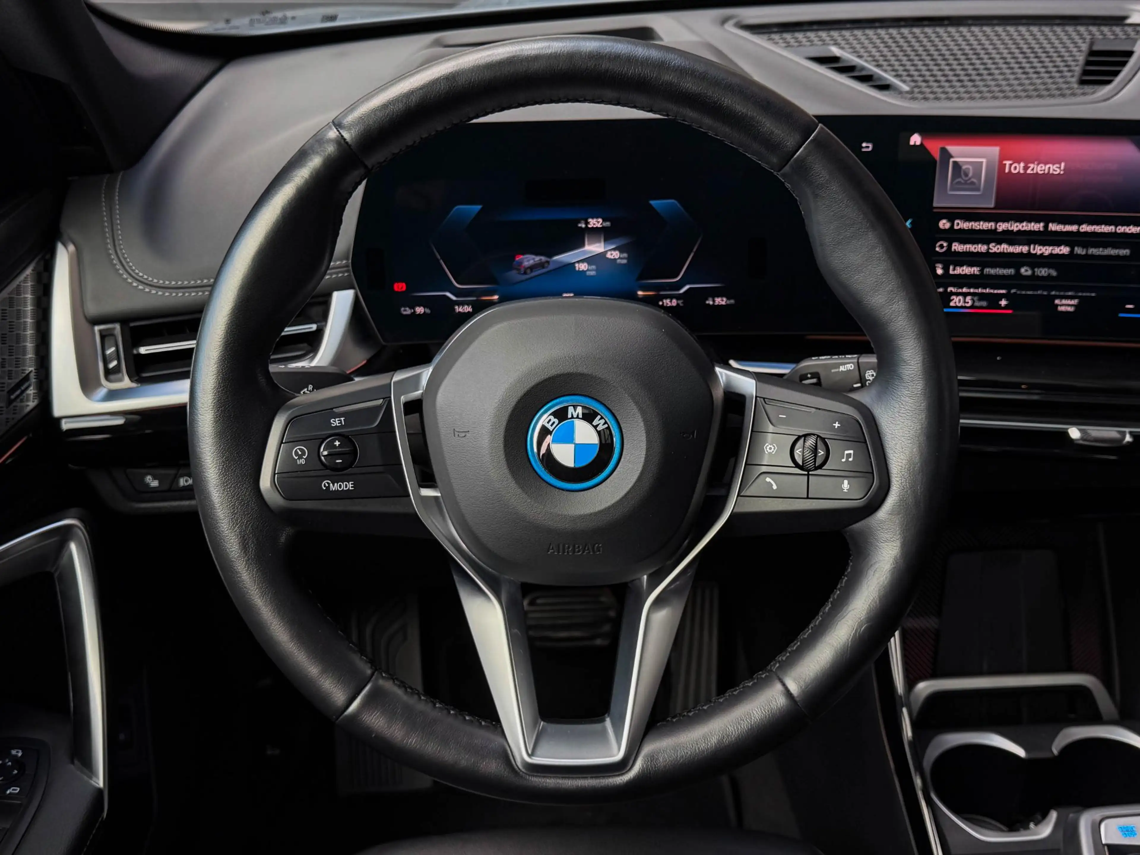 BMW iX1 xDrive30 Launch Ed. 67 kWh | Pano | 20"| Drive Pro — photo 33