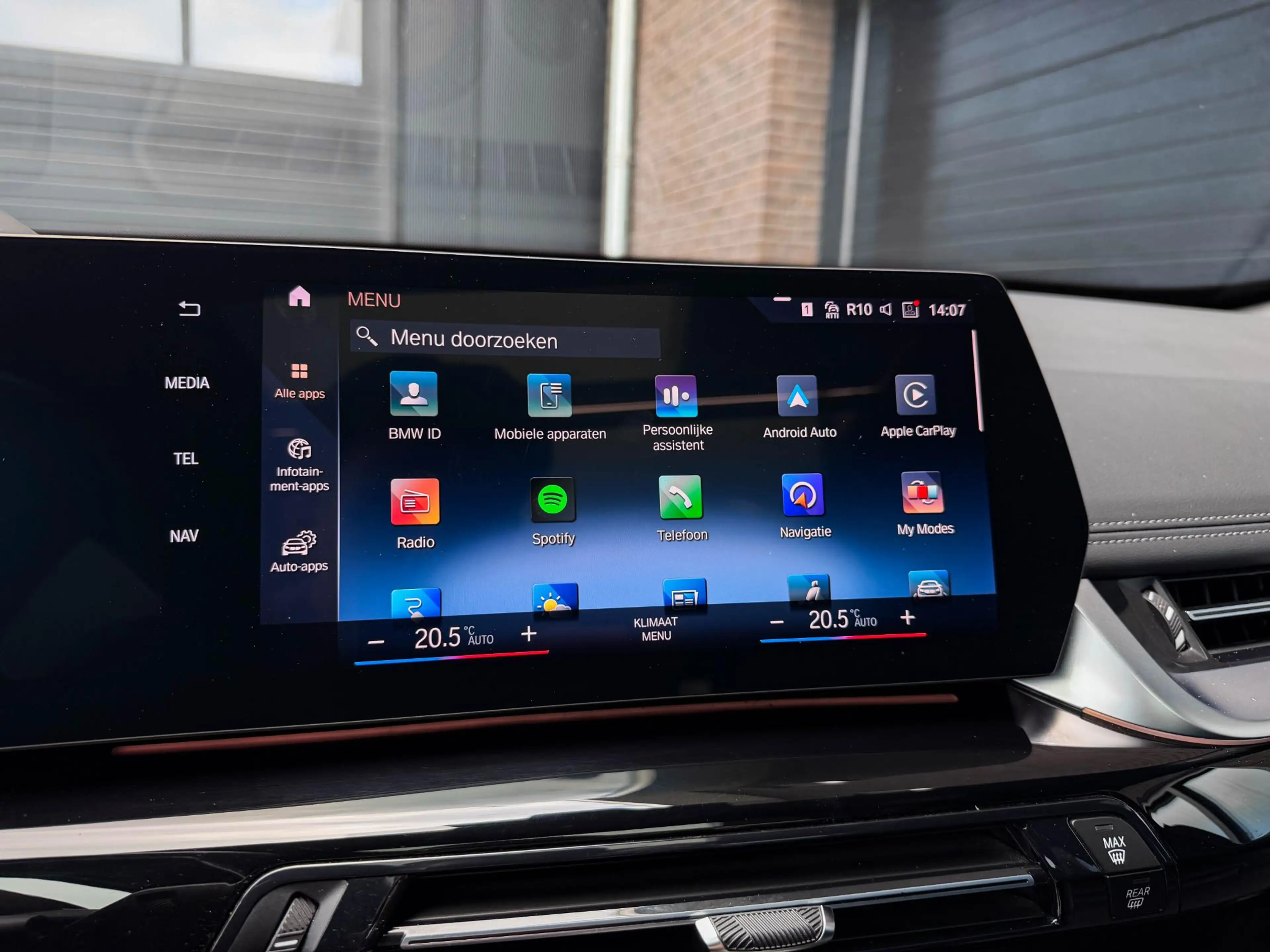 BMW iX1 xDrive30 Launch Ed. 67 kWh | Pano | 20"| Drive Pro — photo 20