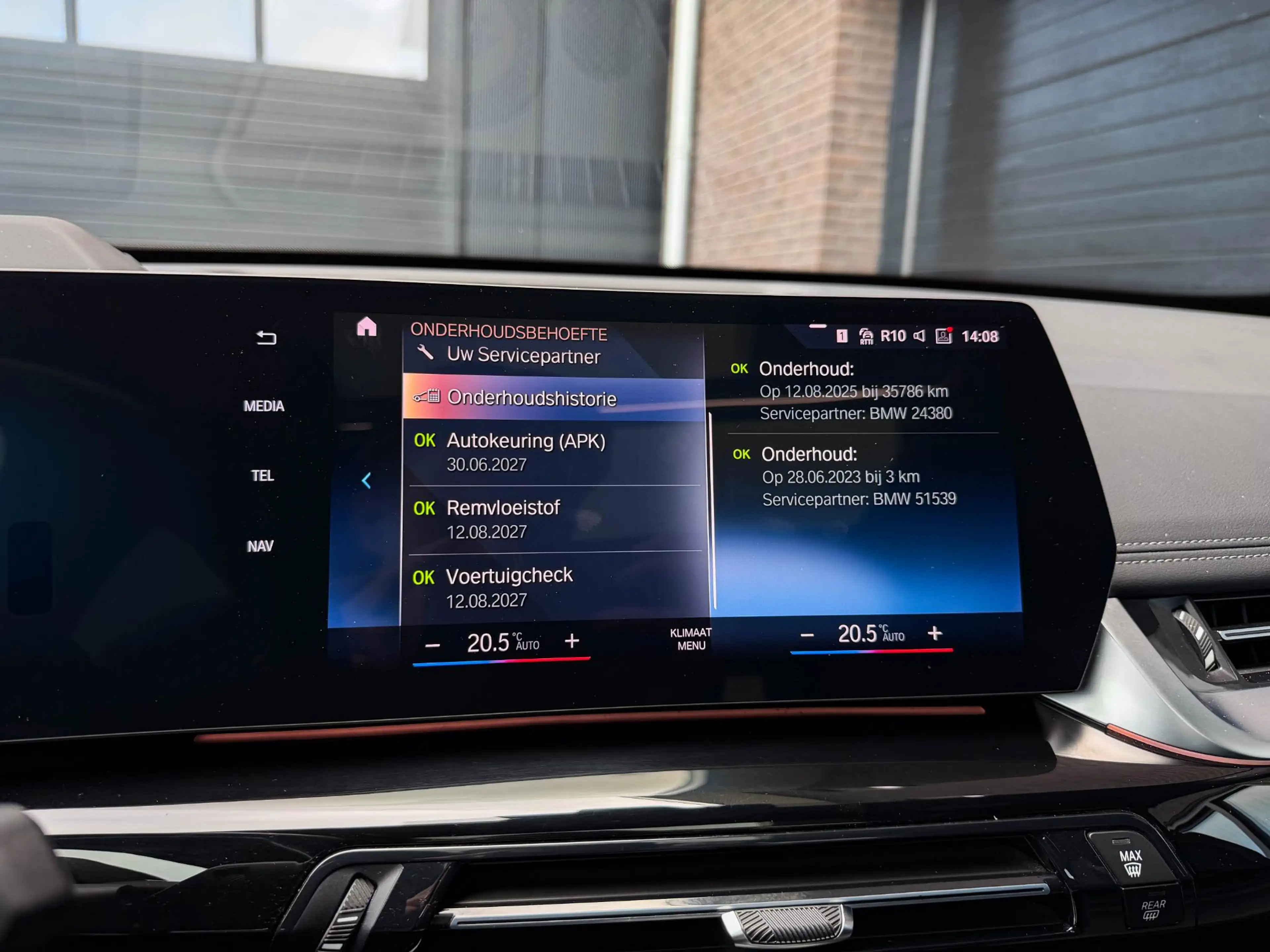 BMW iX1 xDrive30 Launch Ed. 67 kWh | Pano | 20"| Drive Pro — photo 17