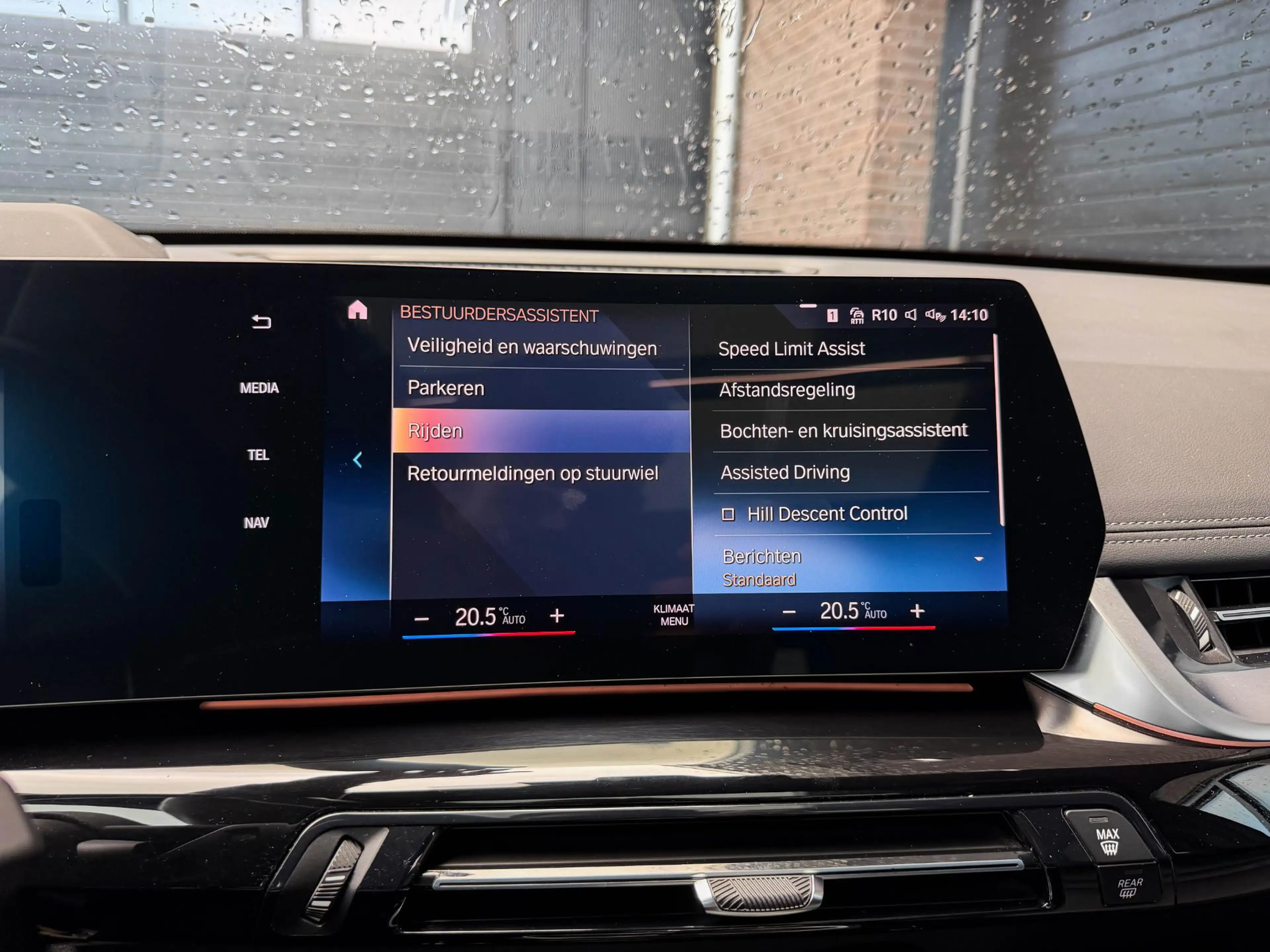 BMW iX1 xDrive30 Launch Ed. 67 kWh | Pano | 20"| Drive Pro — photo 27