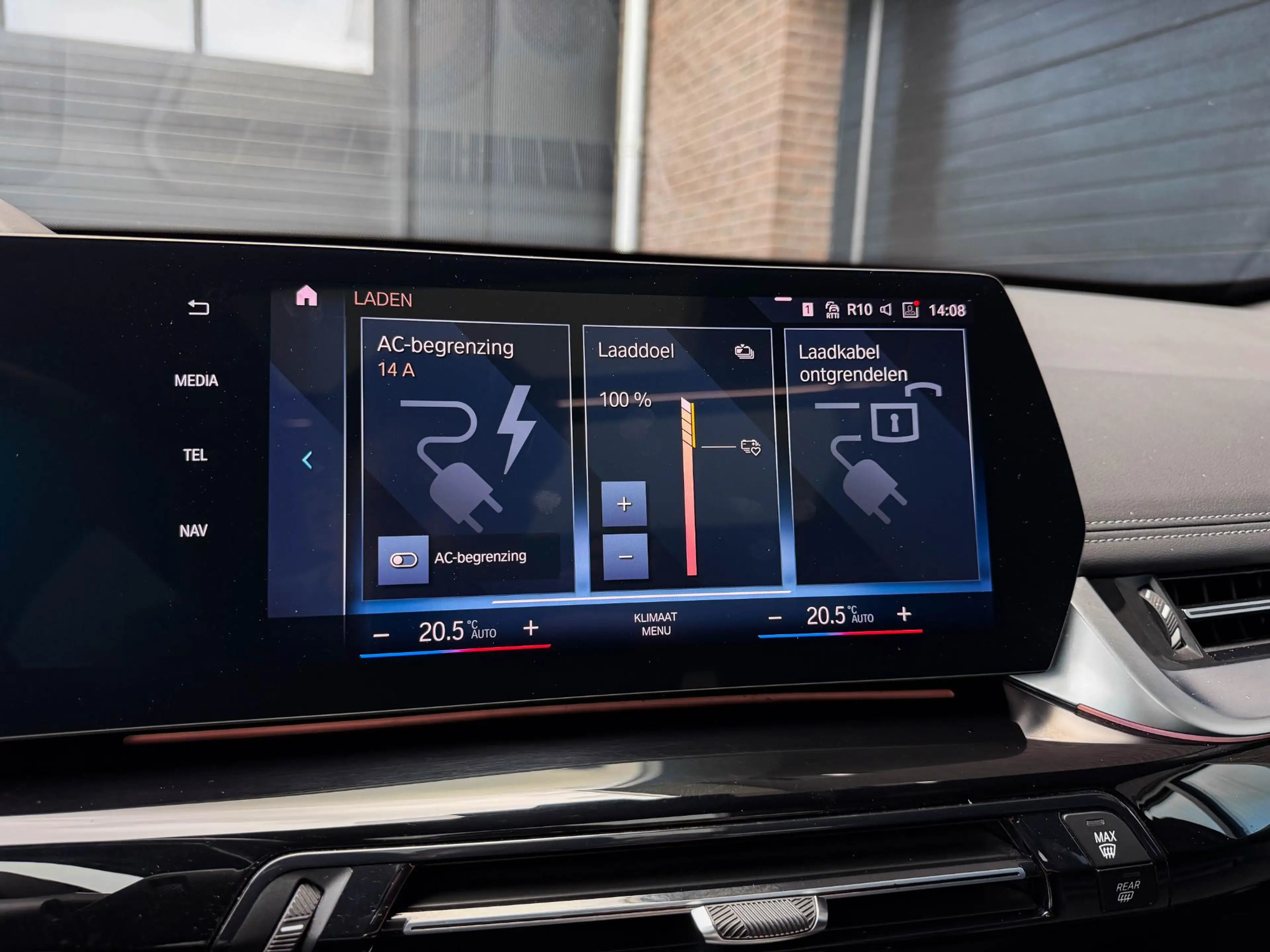 BMW iX1 xDrive30 Launch Ed. 67 kWh | Pano | 20"| Drive Pro — photo 24