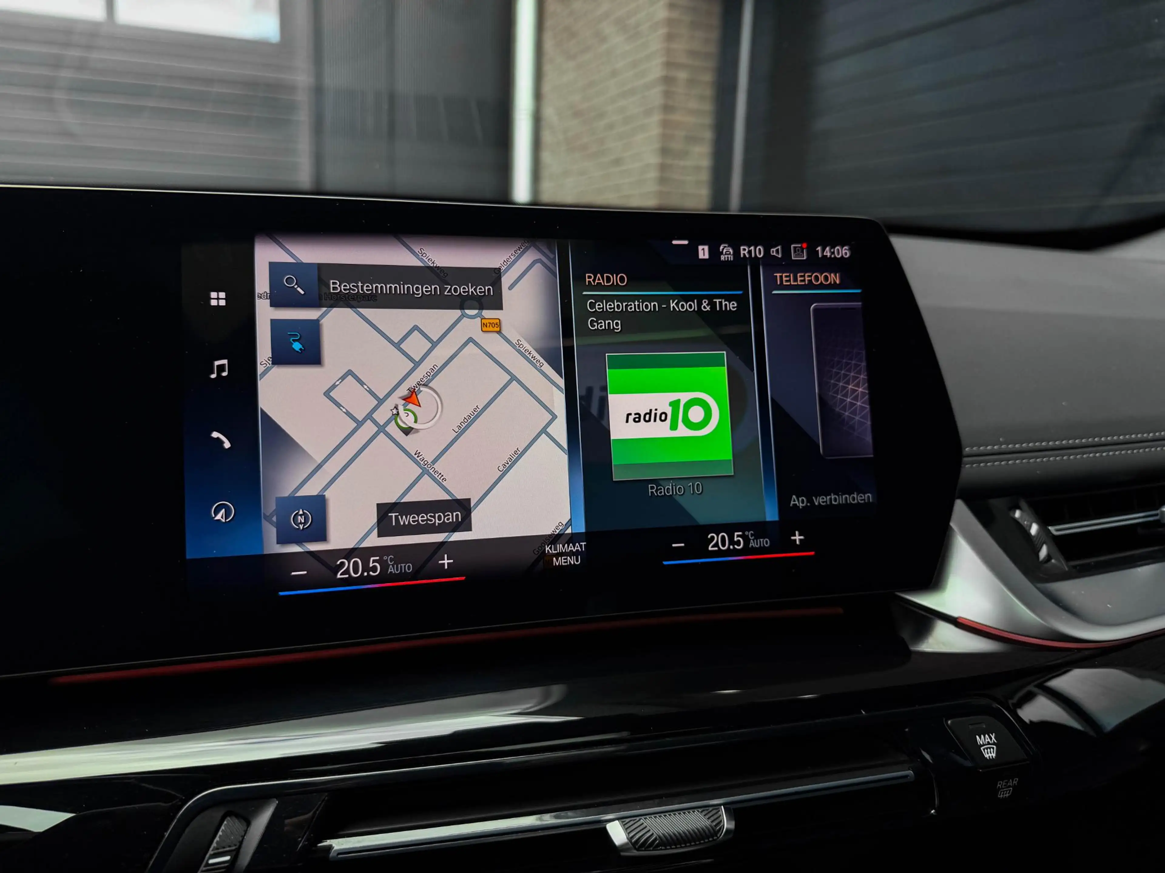 BMW iX1 xDrive30 Launch Ed. 67 kWh | Pano | 20"| Drive Pro — photo 22