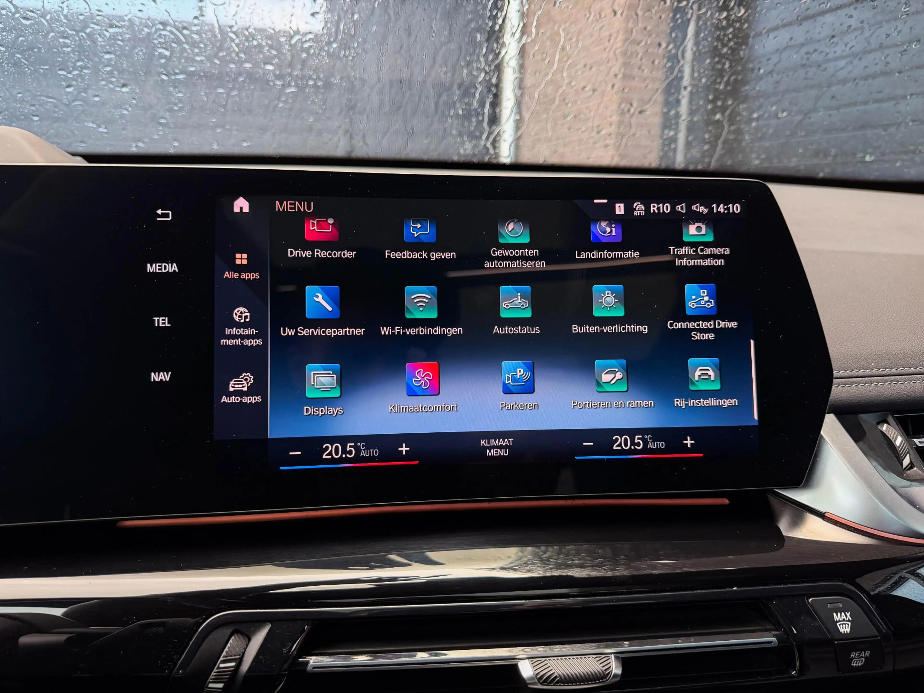 BMW iX1 xDrive30 Launch Ed. 67 kWh | Pano | 20"| Drive Pro — photo 21