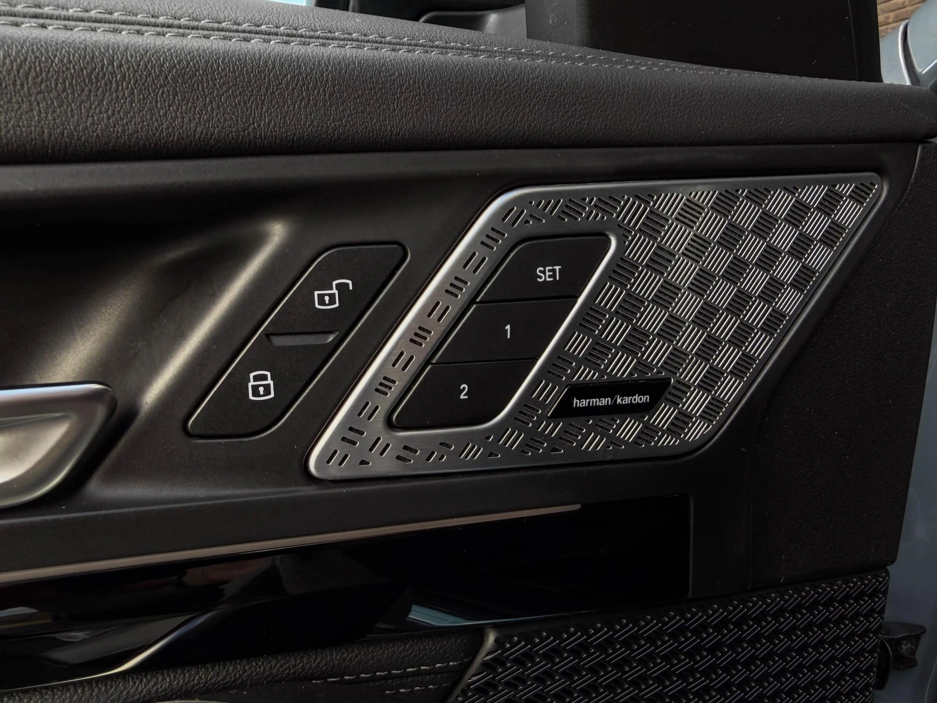 BMW iX1 xDrive30 Launch Ed. 67 kWh | Pano | 20"| Drive Pro — photo 11
