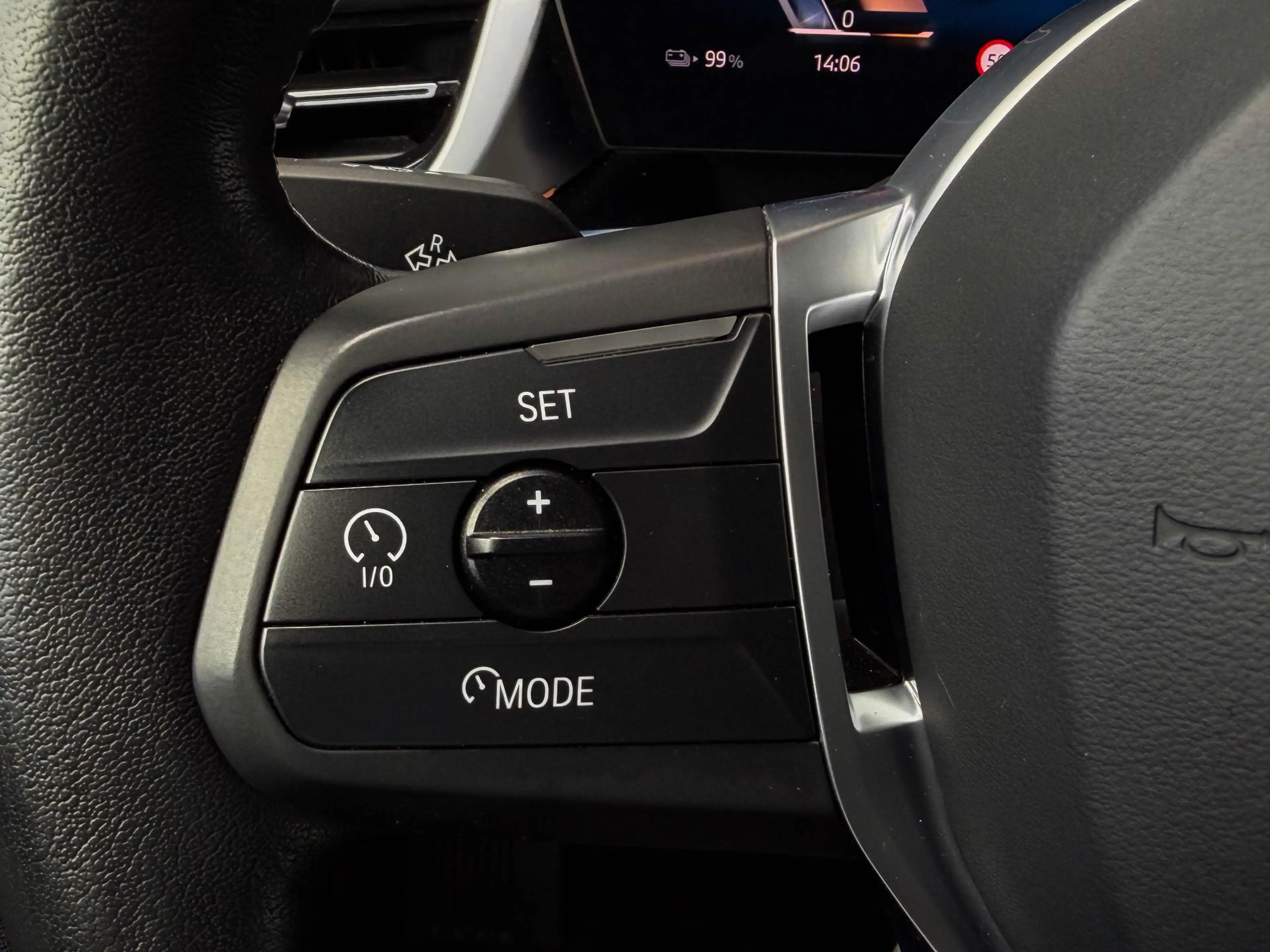 BMW iX1 xDrive30 Launch Ed. 67 kWh | Pano | 20"| Drive Pro — photo 34