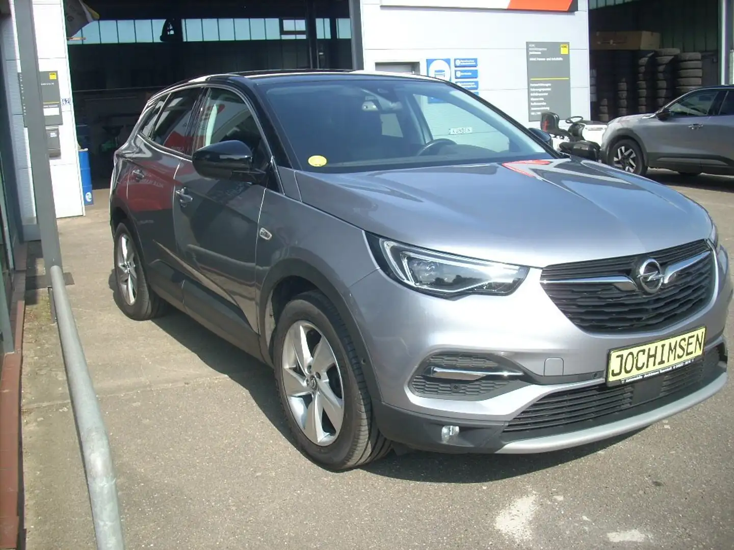 Opel Grandland X Innovation Grau - 2