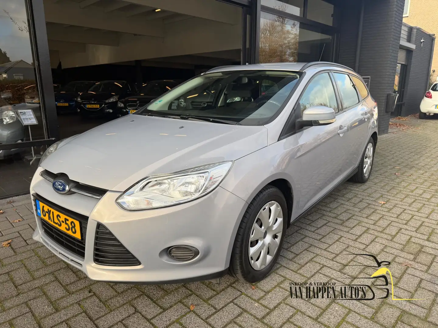 Ford Focus Wagon 1.0 EcoBoost Trend Grijs - 2