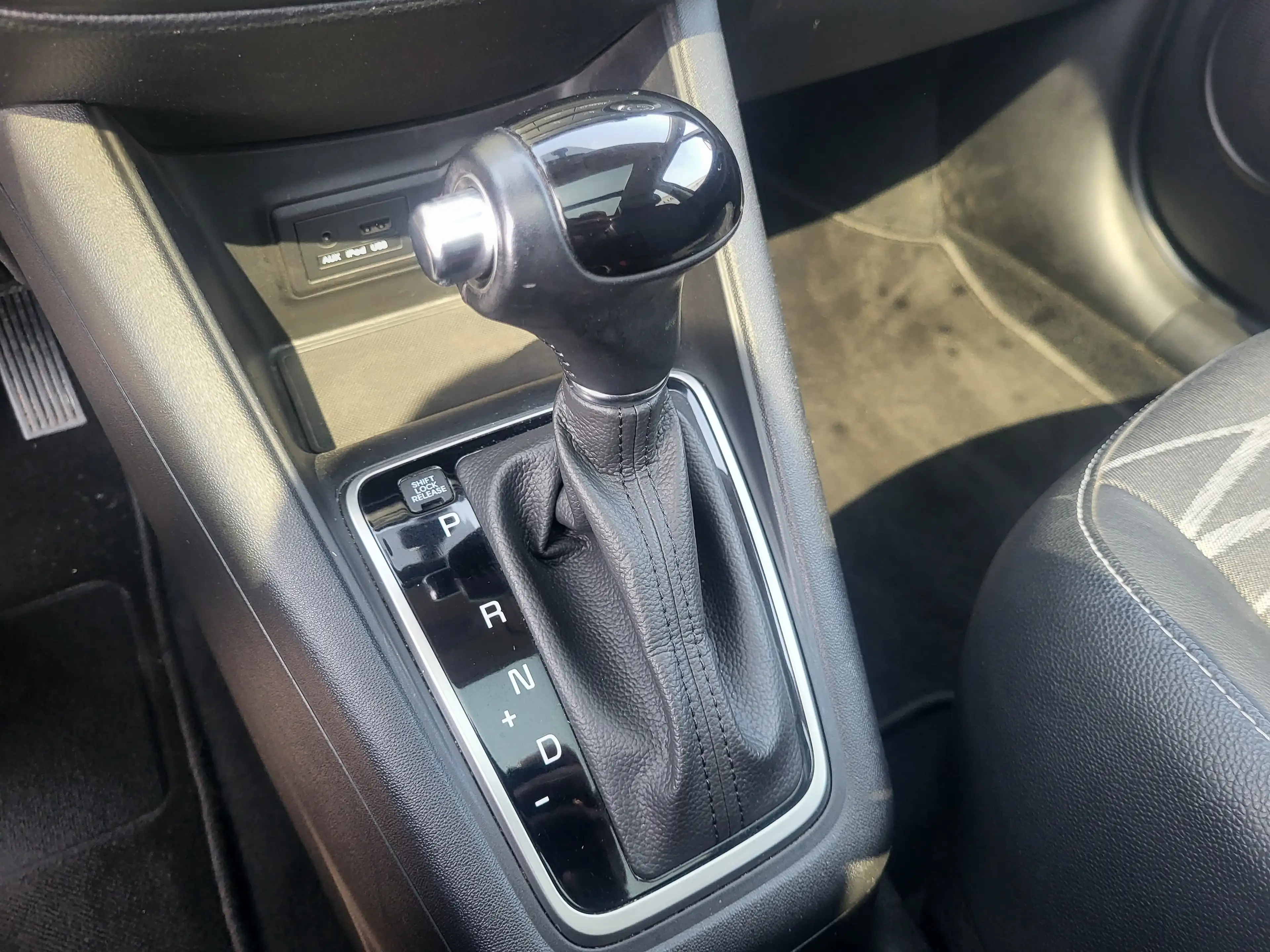 Kia Venga Venga 1.6 CVVT Platinum Edition — photo 11