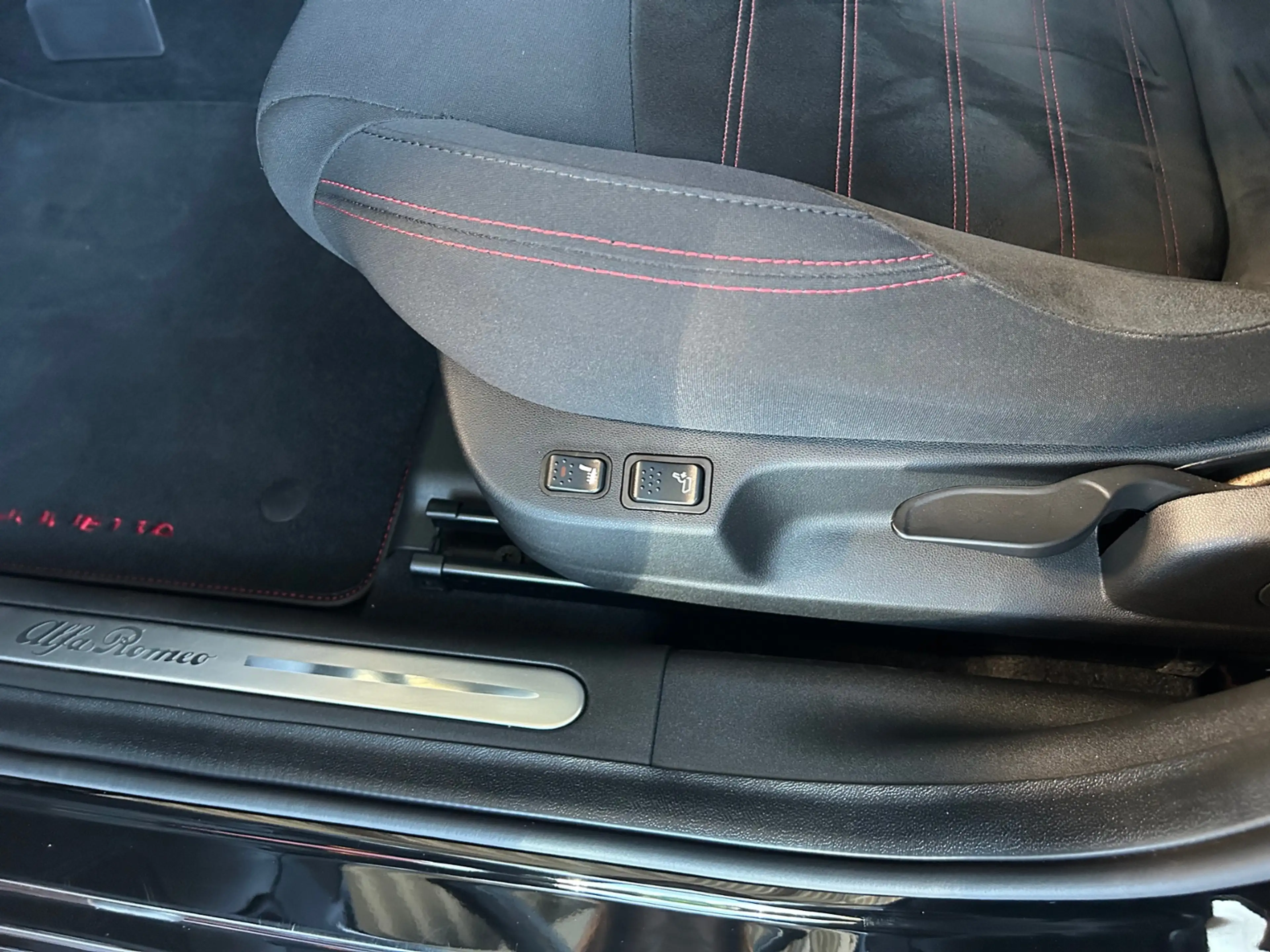 Alfa Romeo Giulietta Sprint KLIMA NAV SHZ PDC — photo 11