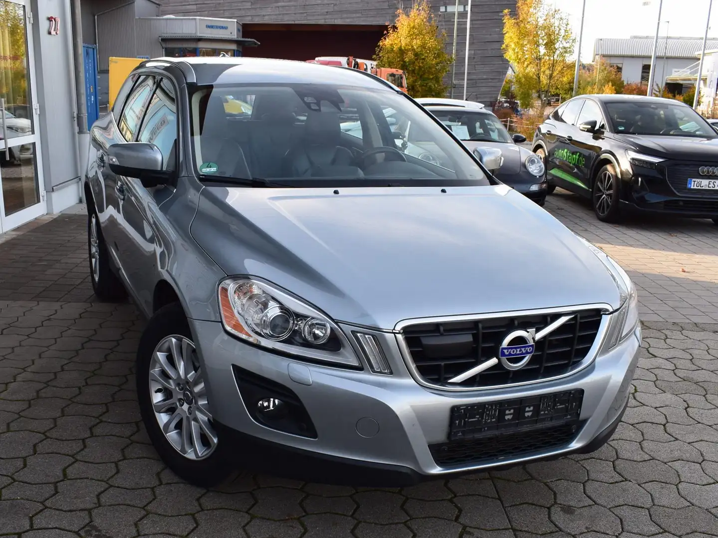 Volvo XC60 Summum AWD Silber - 1