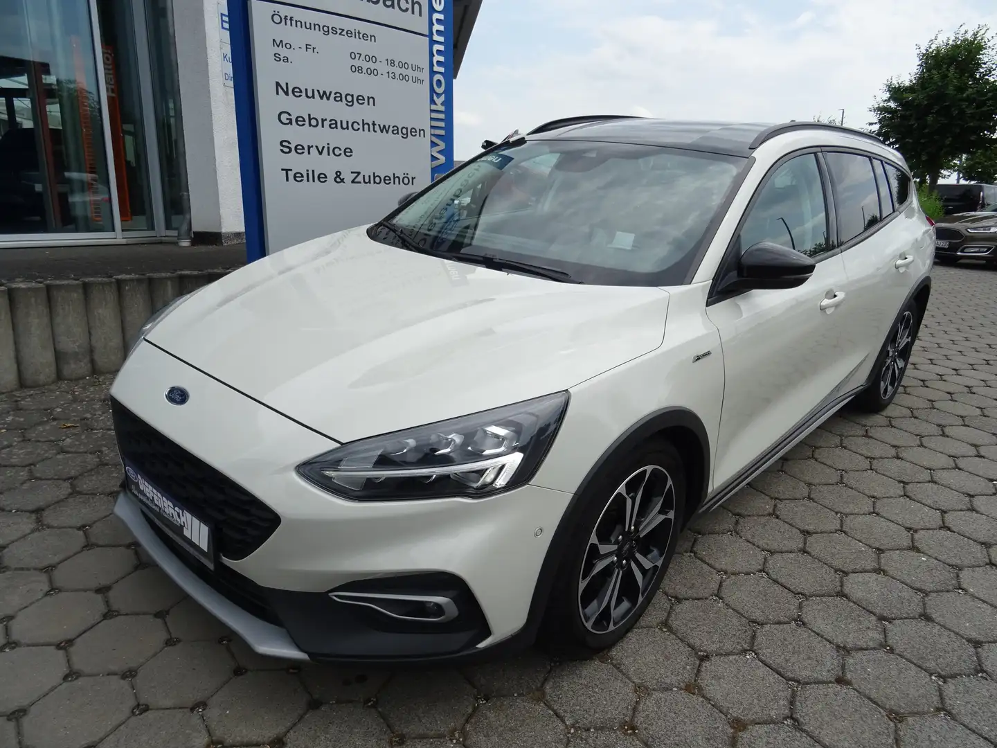 Ford Focus Turnier 1.5 EcoBoost ACTIVE + Ahk+LED+Head-up+18" Weiß - 1