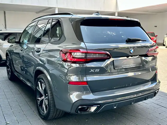BMW X5 view 3