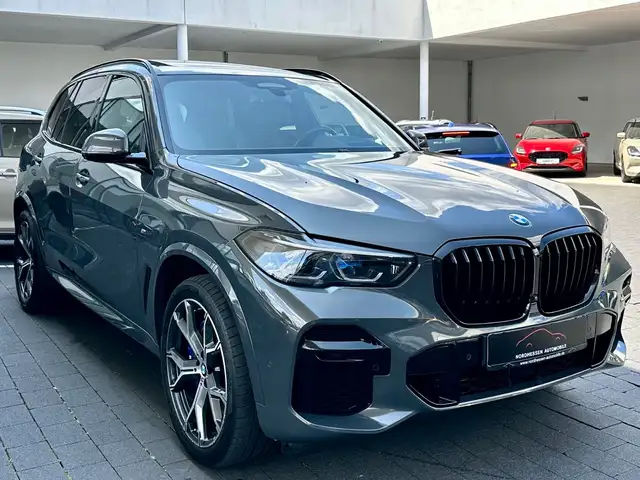 BMW X5 view 2