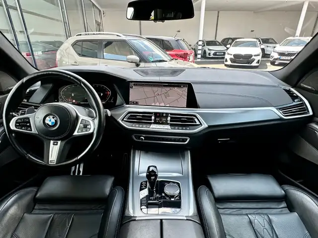 BMW X5 view 13