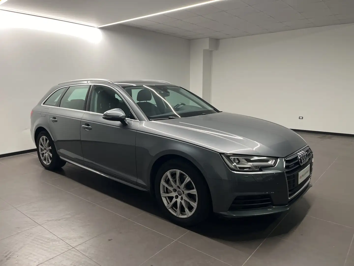 Audi A4 AVANT 2.0 TDI QUATTRO S TRONIC Grijs - 2