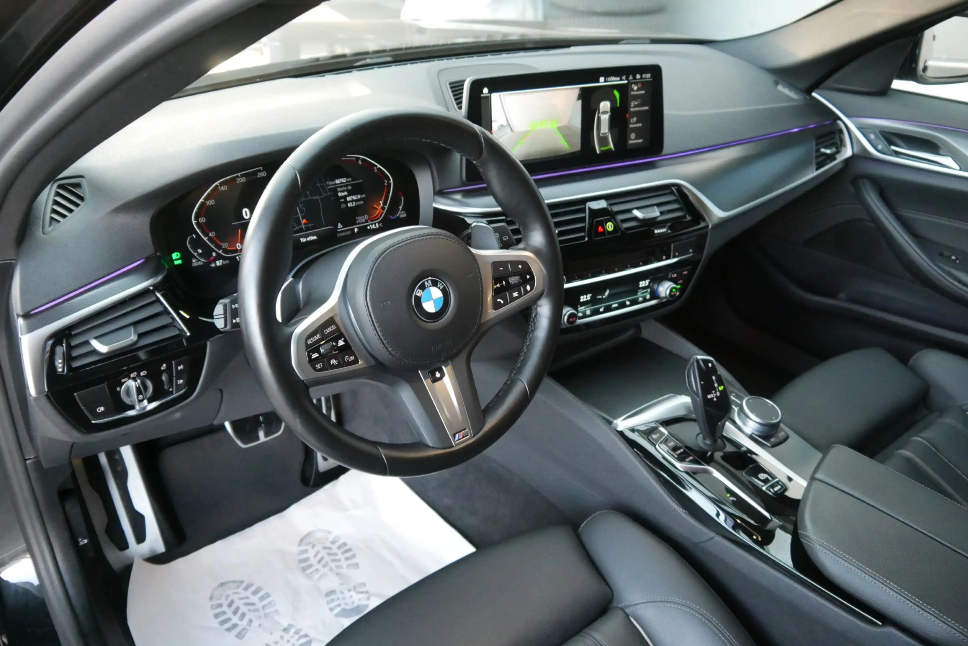 BMW 520 d xDrive *M-Paket/ACC/Adapt. LED/Lenkradhzg./Driving Assistant/HIFI/Komfortzugang* — photo 10