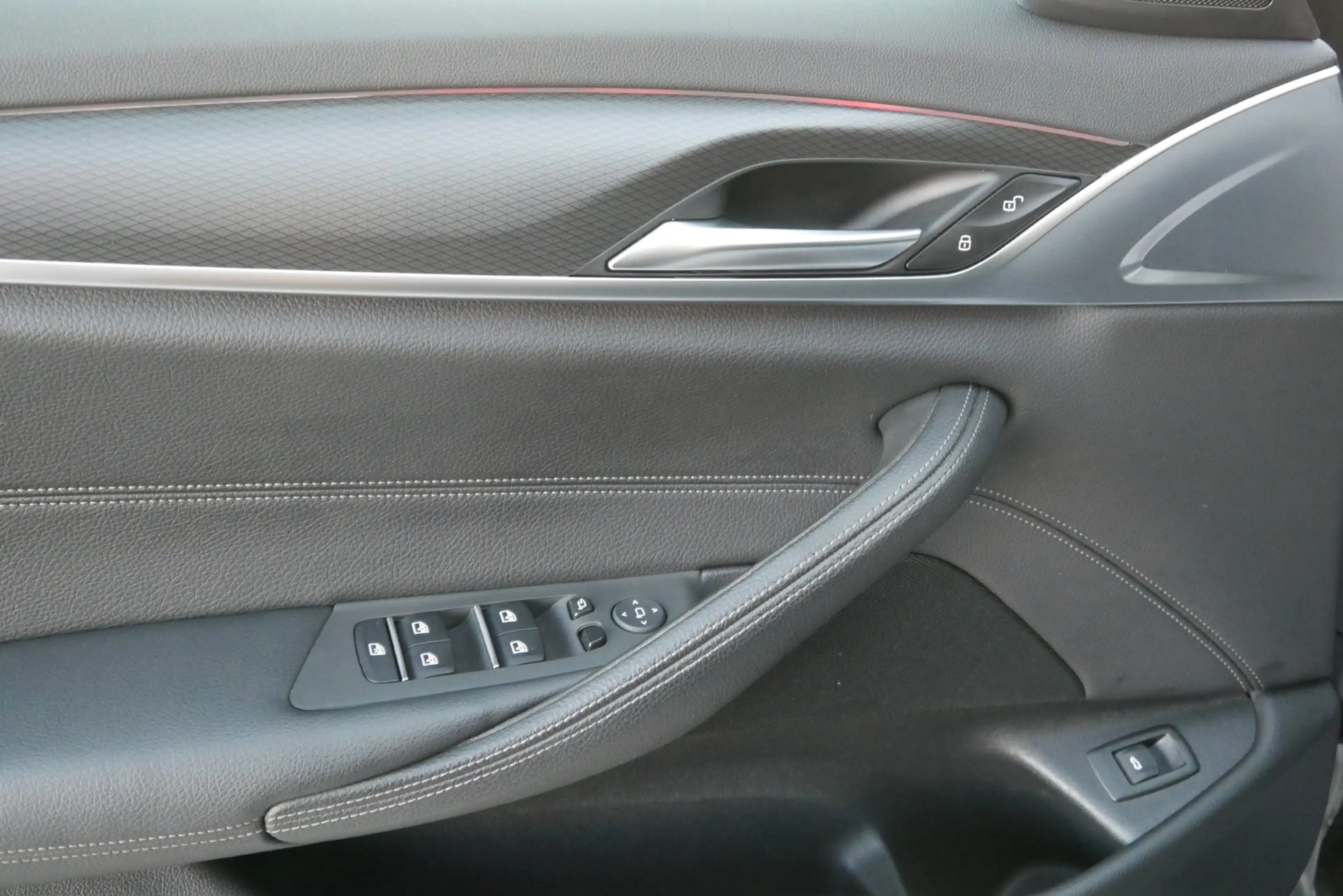 BMW 520 d xDrive *M-Paket/ACC/Adapt. LED/Lenkradhzg./Driving Assistant/HIFI/Komfortzugang* — photo 9