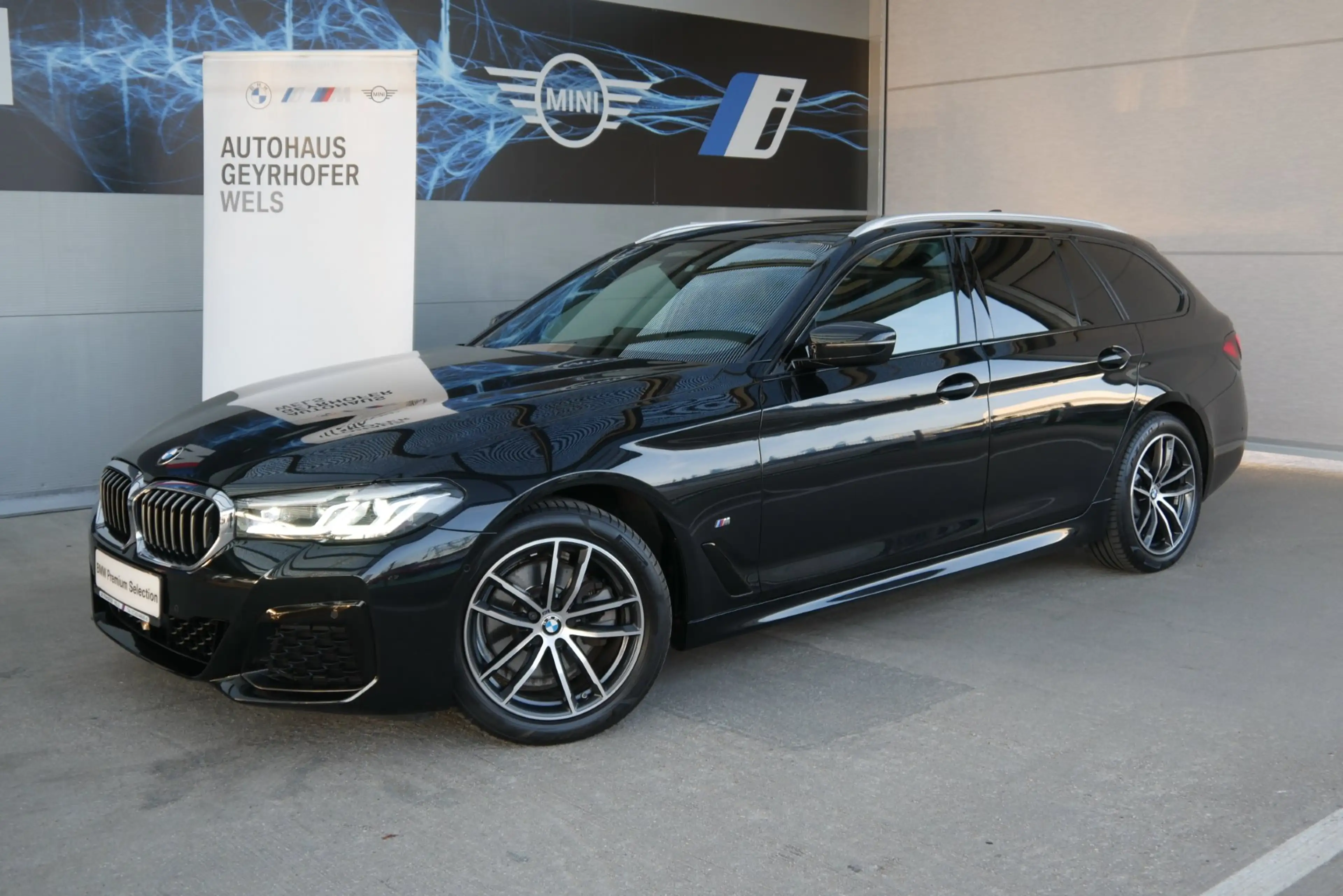 BMW 520 d xDrive *M-Paket/ACC/Adapt. LED/Lenkradhzg./Driving Assistant/HIFI/Komfortzugang* — photo 3