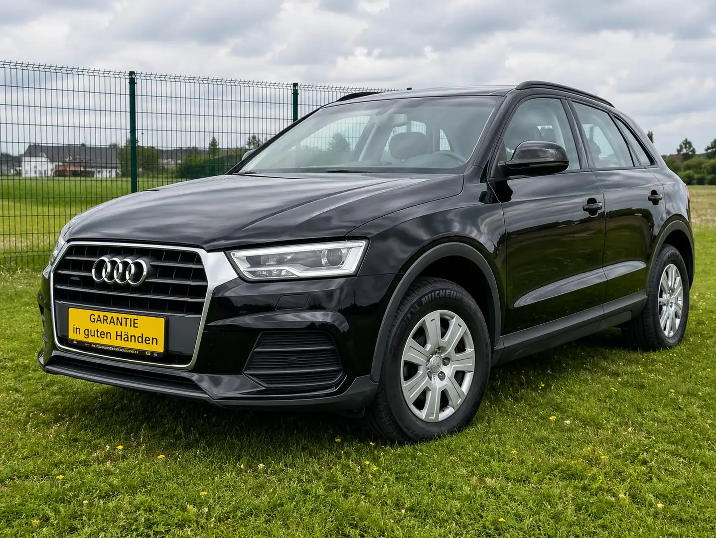 Audi Q3 2,0 TDI Schwarz - 1