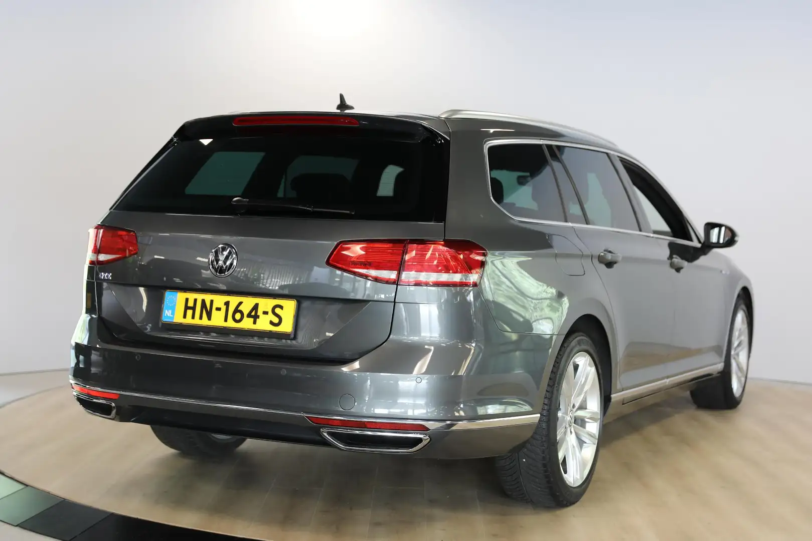Volkswagen Passat Variant 1.4 TSI GTE Highline | Schuif- opendak | Trekhaak Grijs - 2