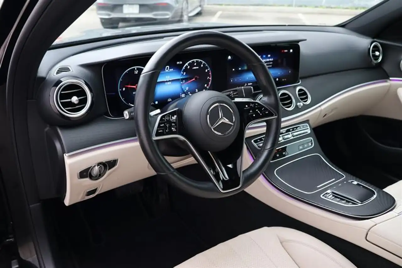 Mercedes-Benz E-Class снимка Mercedes-Benz E-Class