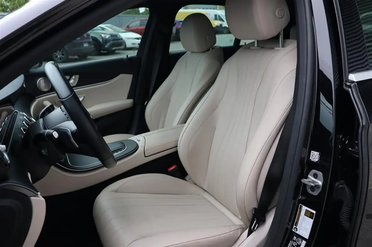Mercedes-Benz E-Class снимка Mercedes-Benz E-Class