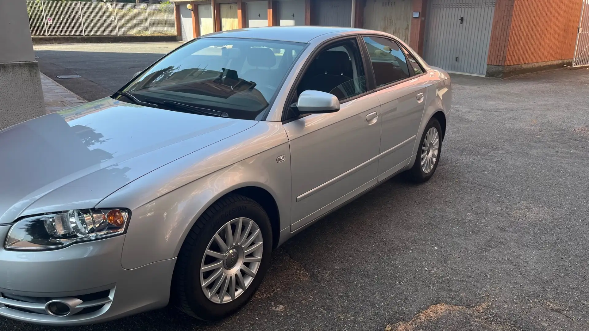 Audi A4 2.0 20V Grigio - 1