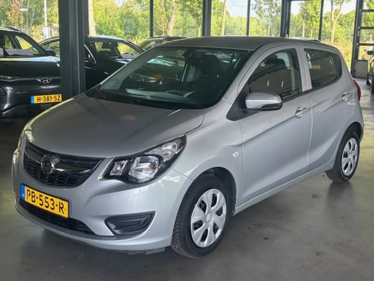 Opel Karl 1.0 ecoFLEX 75pk Edition Grijs - 1