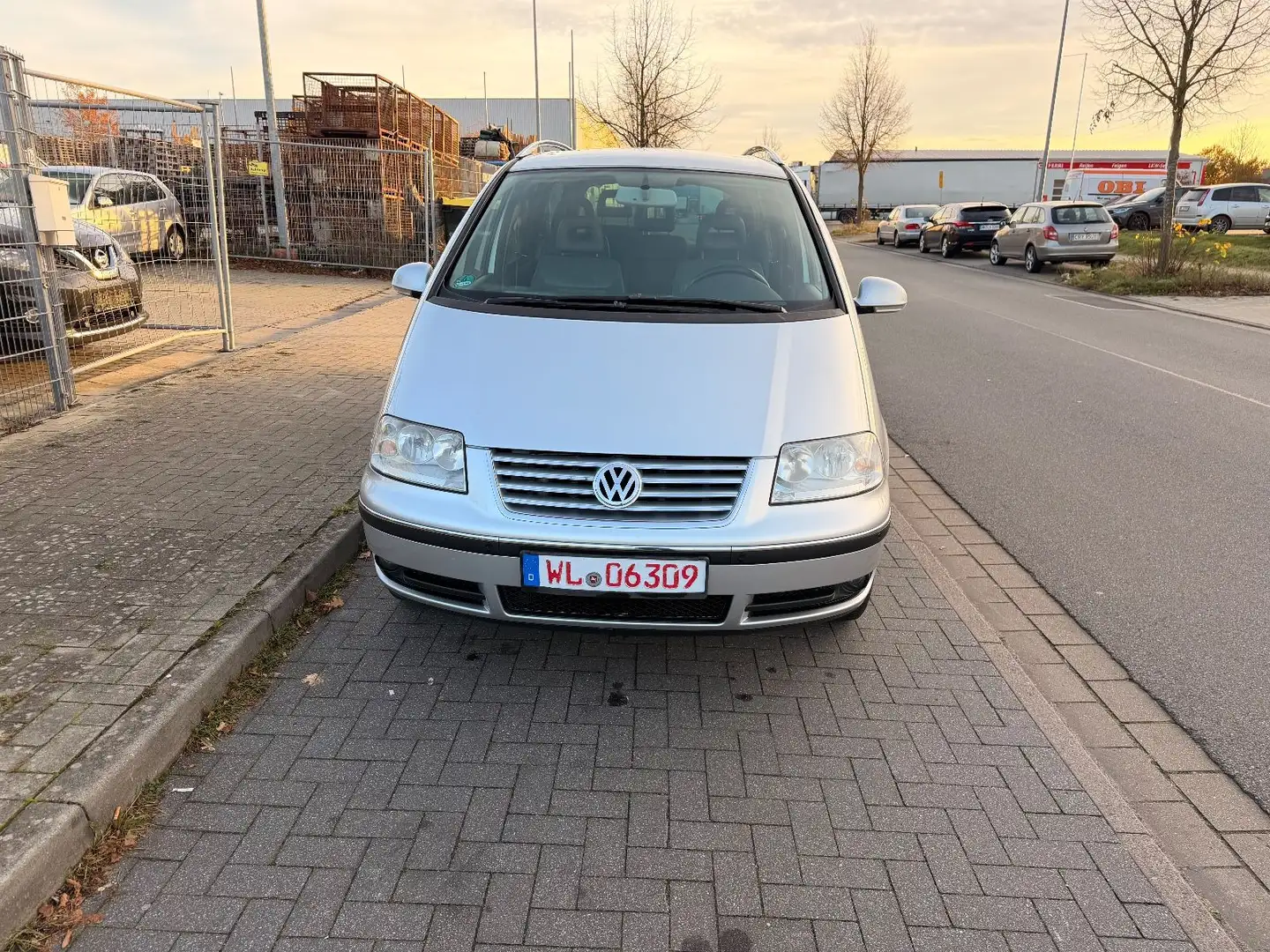 Volkswagen Sharan Highline*6-Sitze*ALU*Climatronik*NAVI*PDC Silber - 2