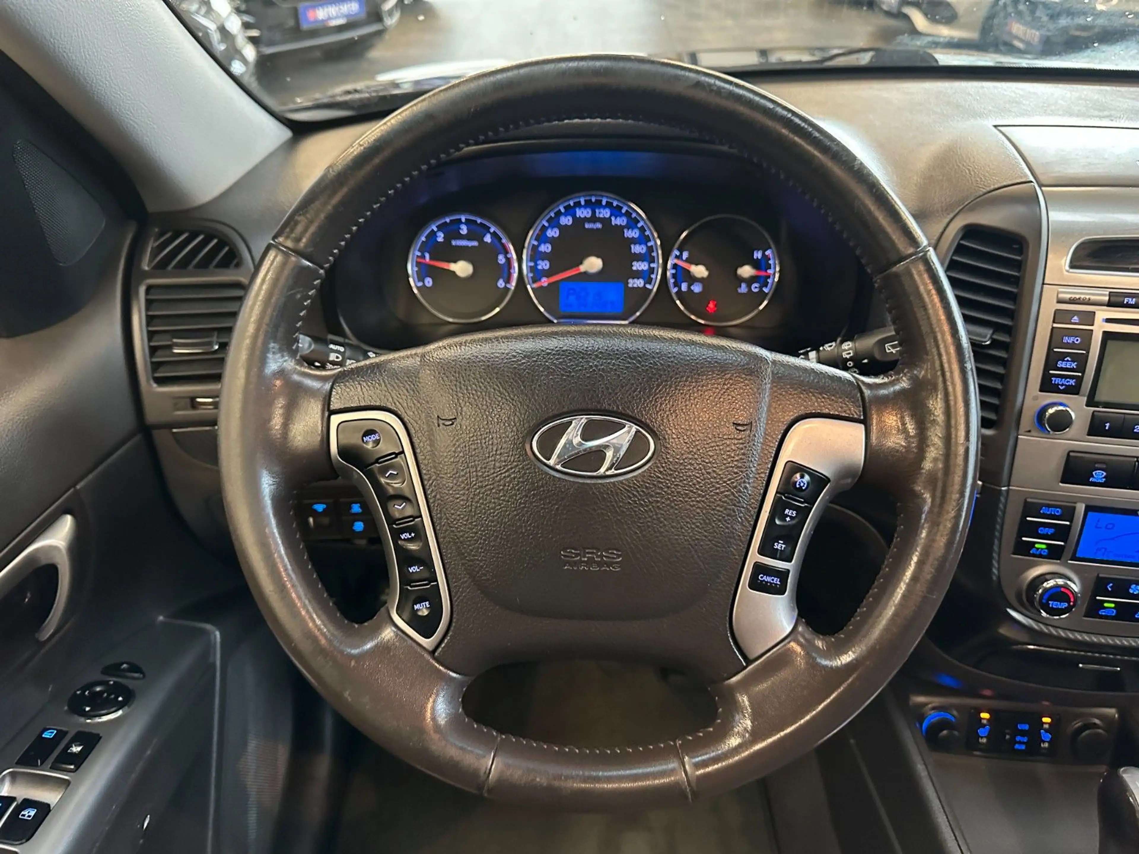 Hyundai SANTA FE *VOLL/LEDER*PANO*TEMPO*PDC*SZHZ*AHK* — photo 7