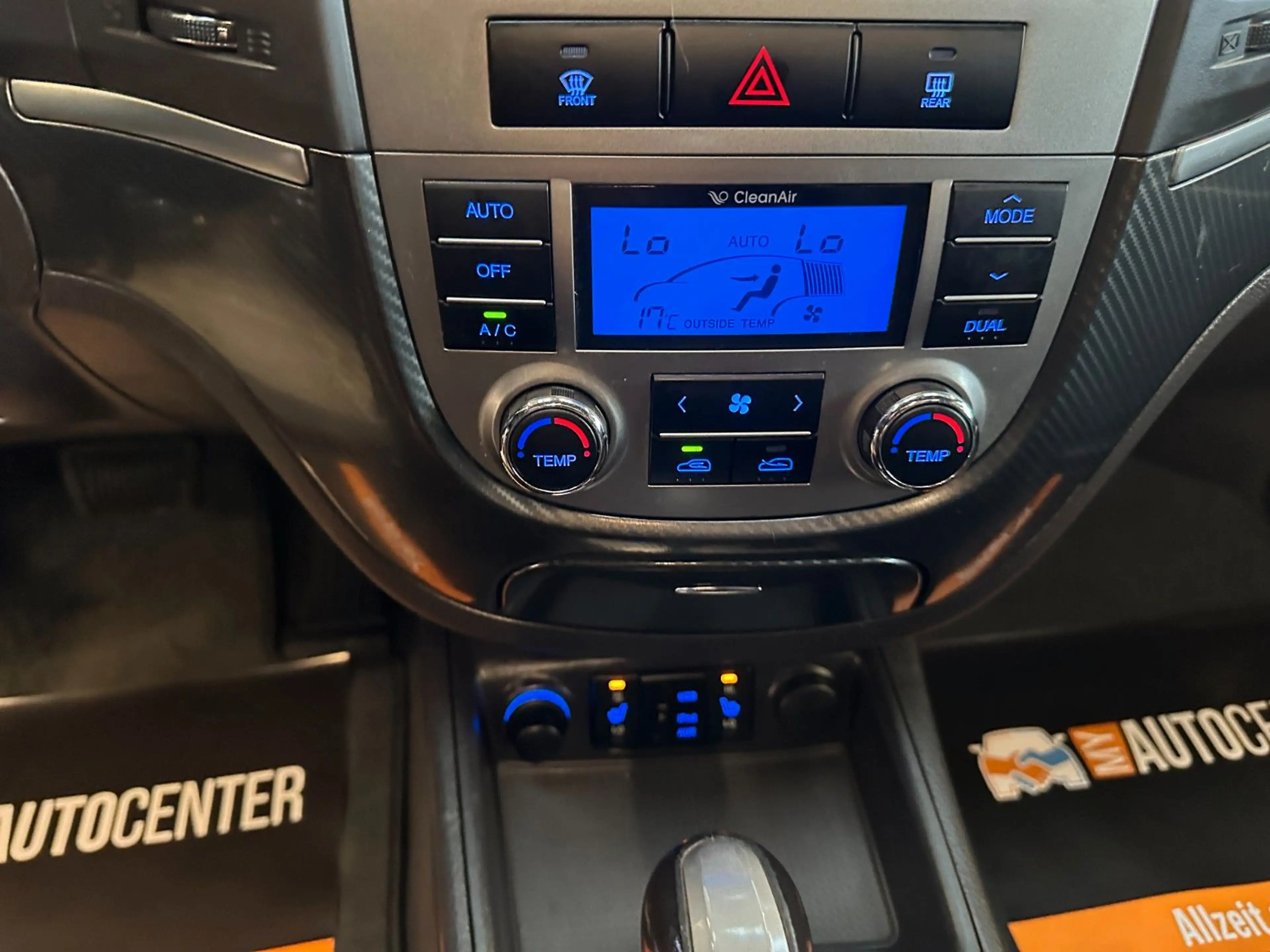 Hyundai SANTA FE *VOLL/LEDER*PANO*TEMPO*PDC*SZHZ*AHK* — photo 9