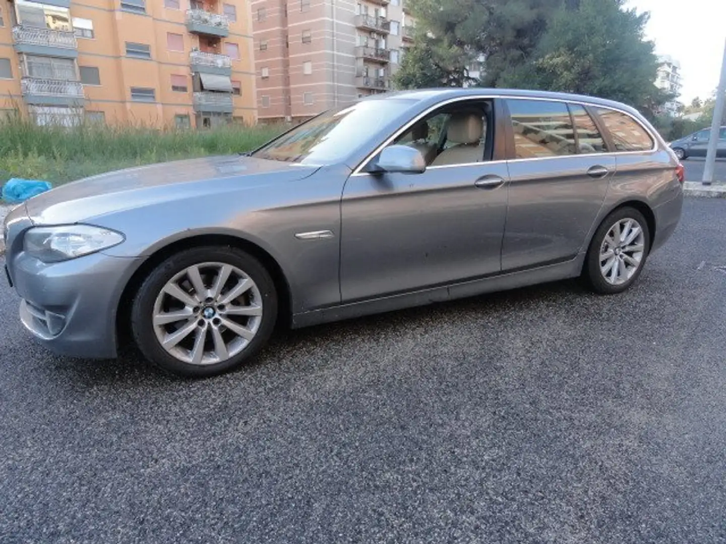 BMW 520 520d Touring Business Grau - 1