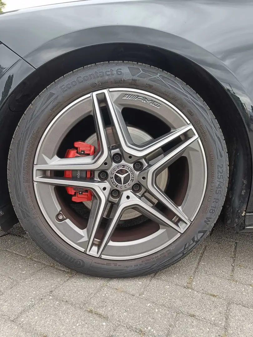 Mercedes-Benz A 180 AMG-Line Zwart - 2