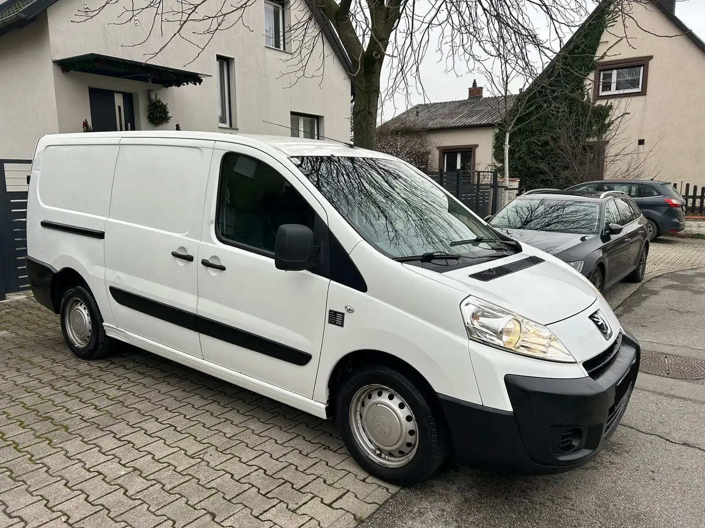 Peugeot Expert L2H1 2,0 HDi 130 FAP Weiß - 1