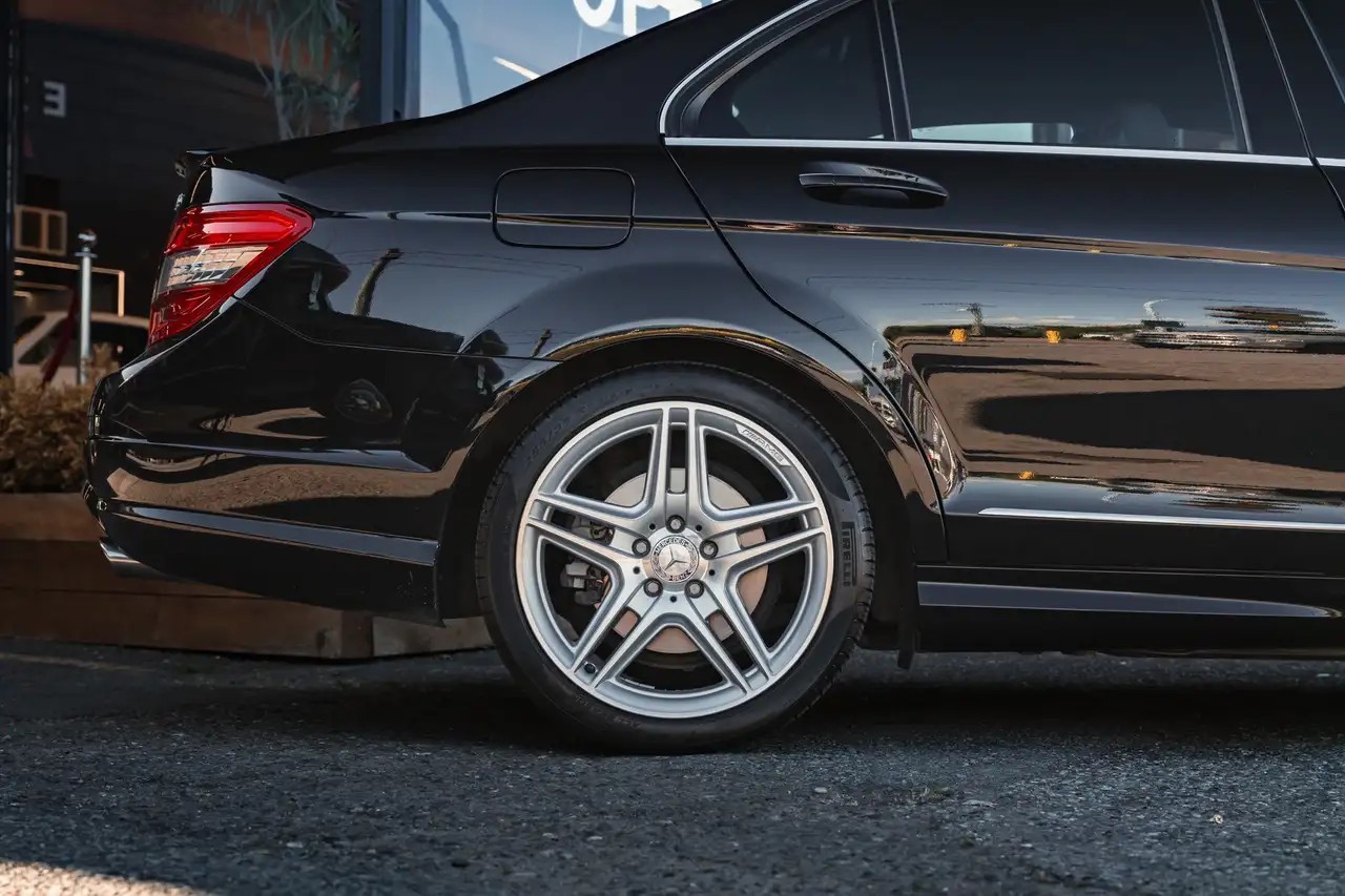 Mercedes-Benz C-Class снимка Mercedes-Benz C-Class