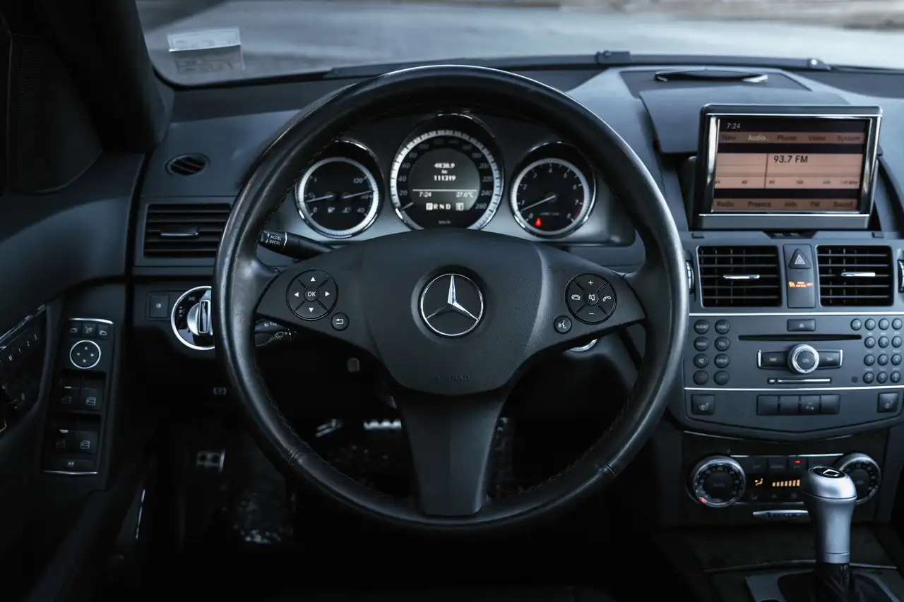 Mercedes-Benz C-Class снимка Mercedes-Benz C-Class