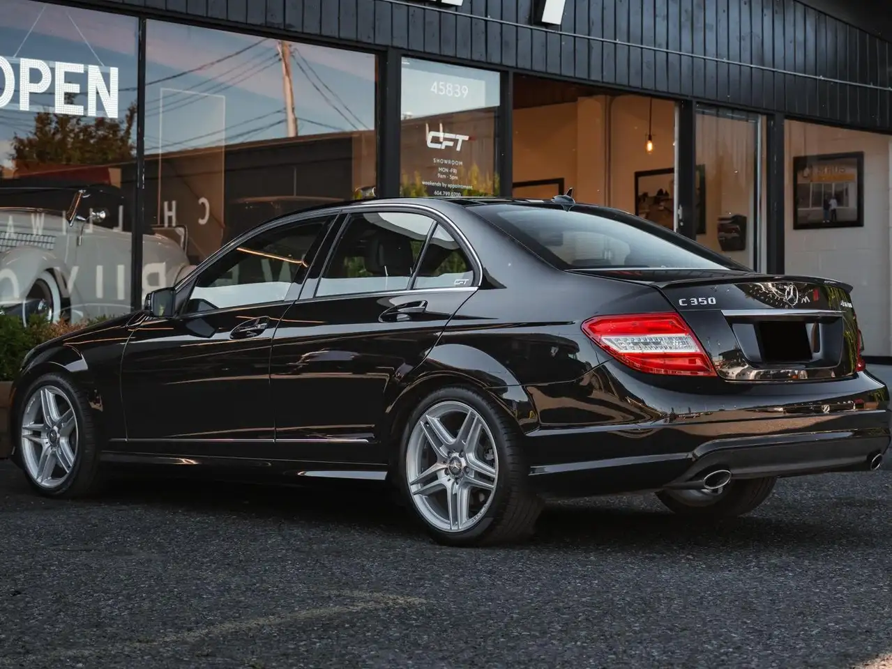 Mercedes-Benz C-Class снимка Mercedes-Benz C-Class