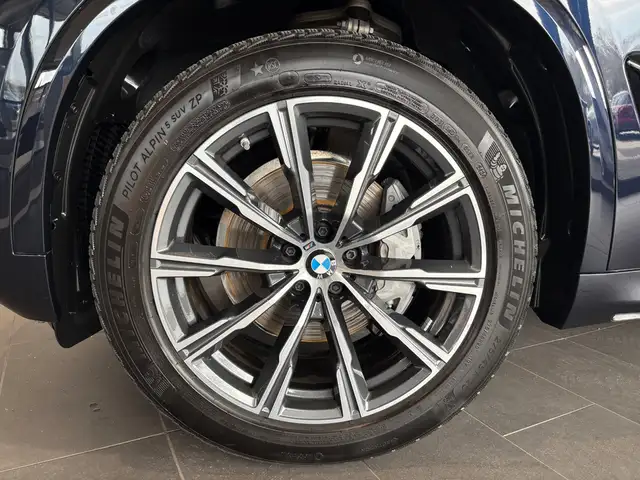 BMW X5 view 11