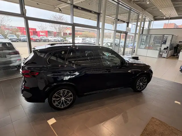 BMW X5 view 8