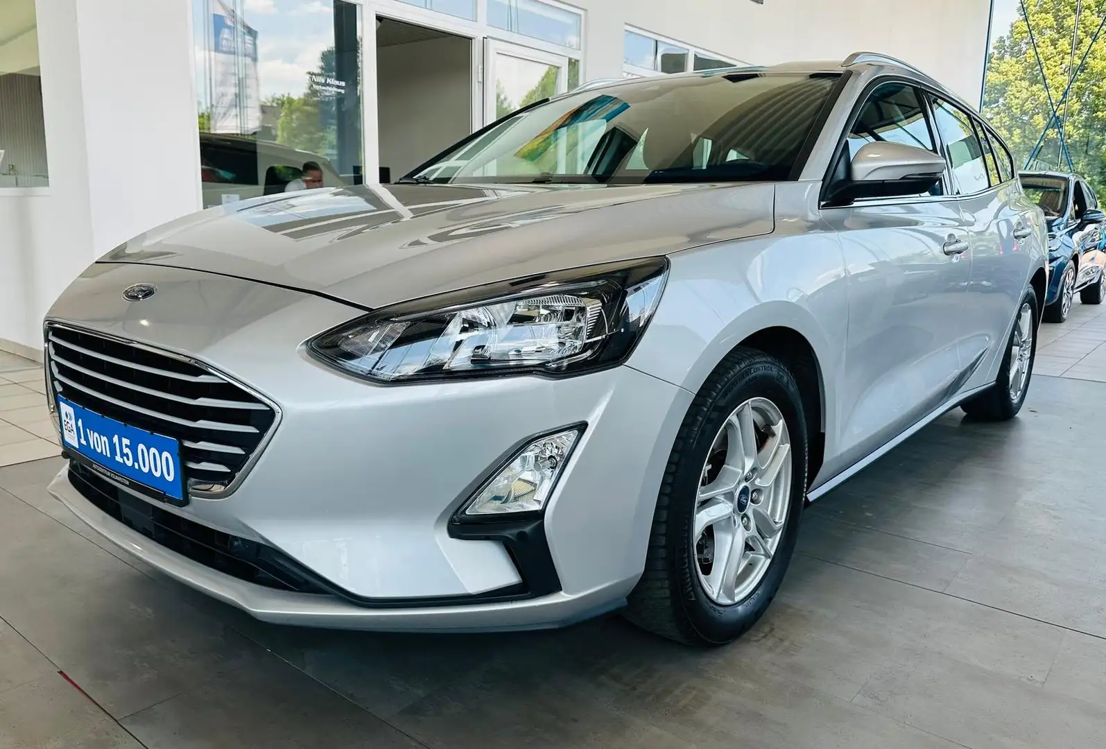 Ford Focus 1.5 TDCi Cool&Connect Navi LED Kamera SHZG Plateado - 1