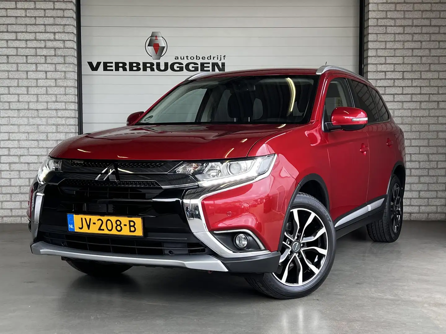 Mitsubishi Outlander 2.0 Business Edition | 1e eige. | Trekhaak | 18" L Rouge - 1