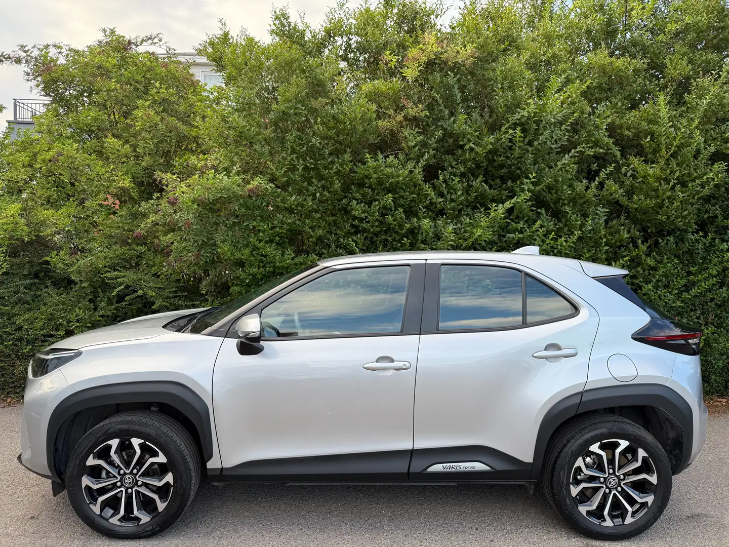 Toyota Yaris Cross Yaris Cross Hybrid 1.5i+NAVI+CAMERA+GARANTIE 2034 Gris - 2