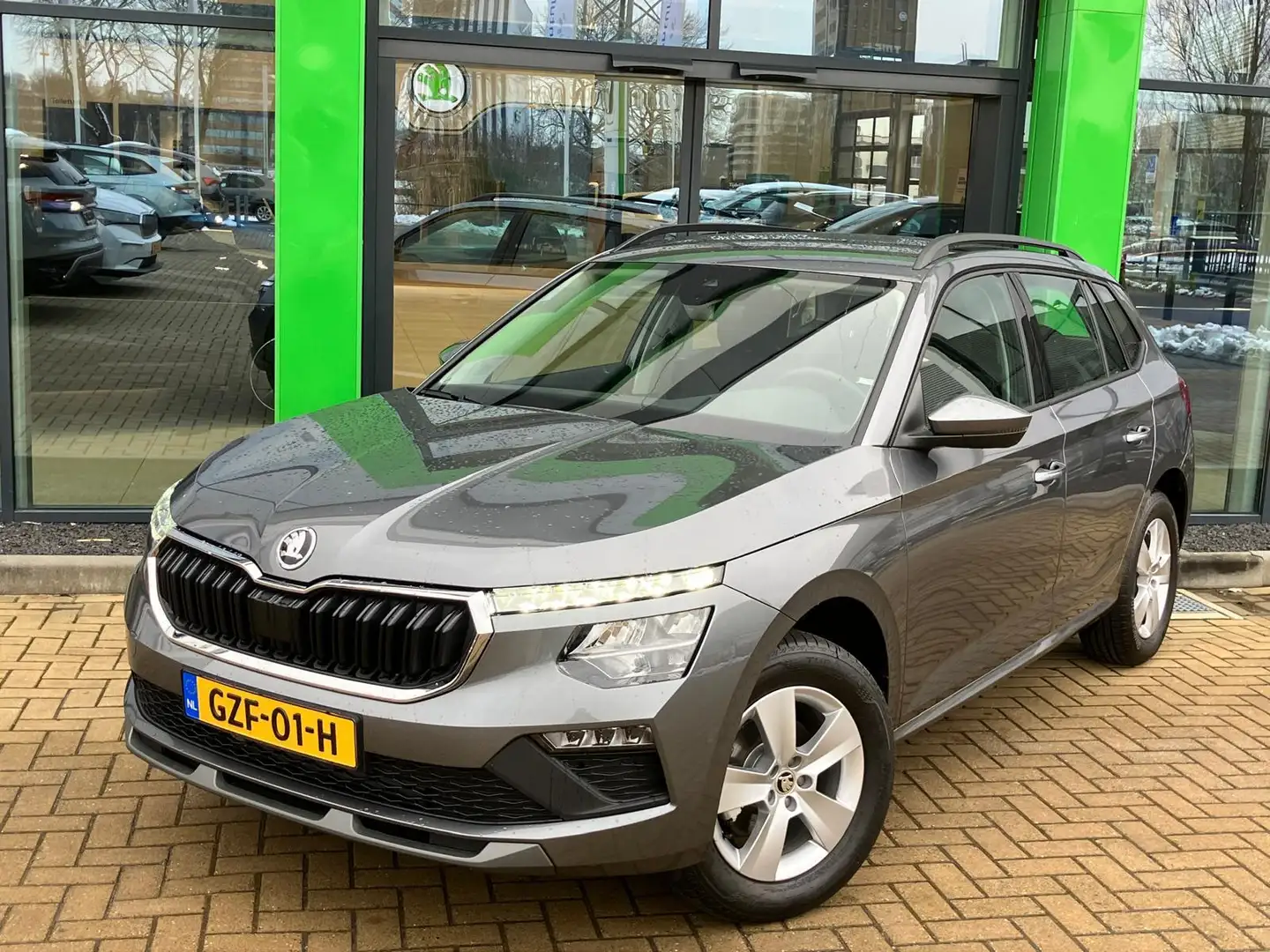 Skoda Kamiq Selection 1.0 TSI 85 kW / 115 PK SUV 7 versn. DSG Grau - 2