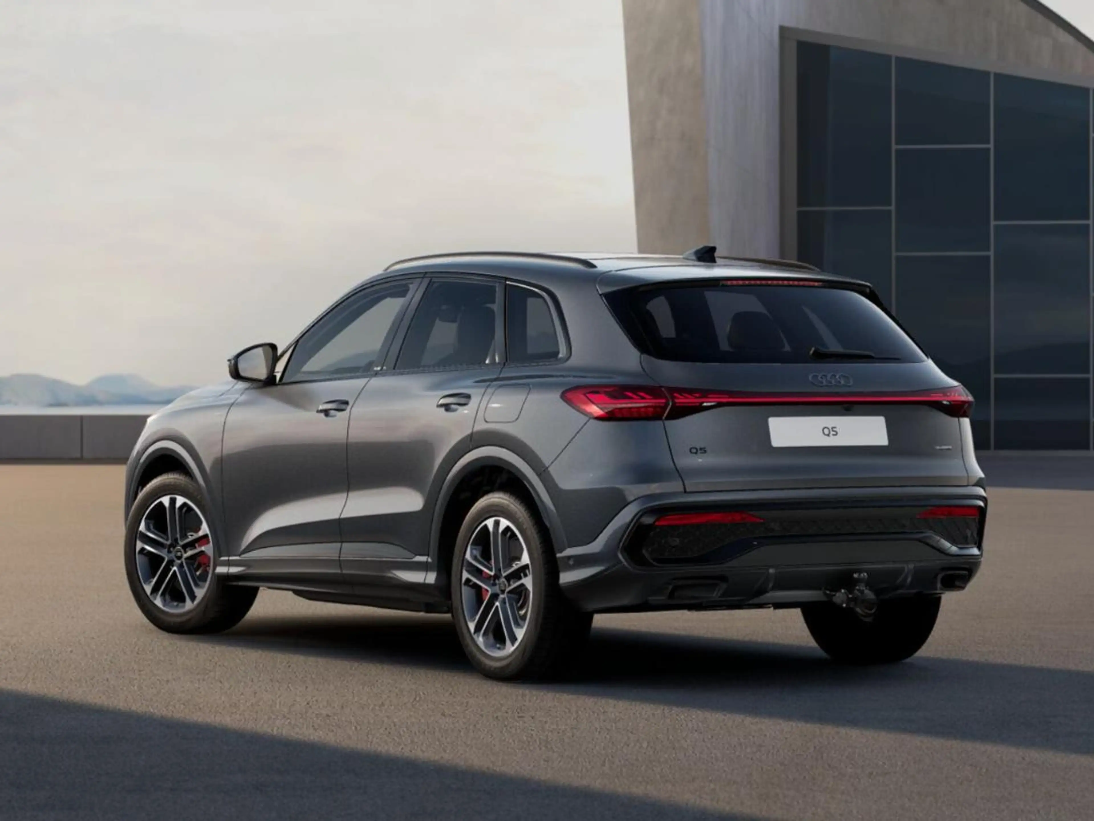Audi Q5 S edition Competition e-hybrid 270 kW / 367 PK SUV — photo 3